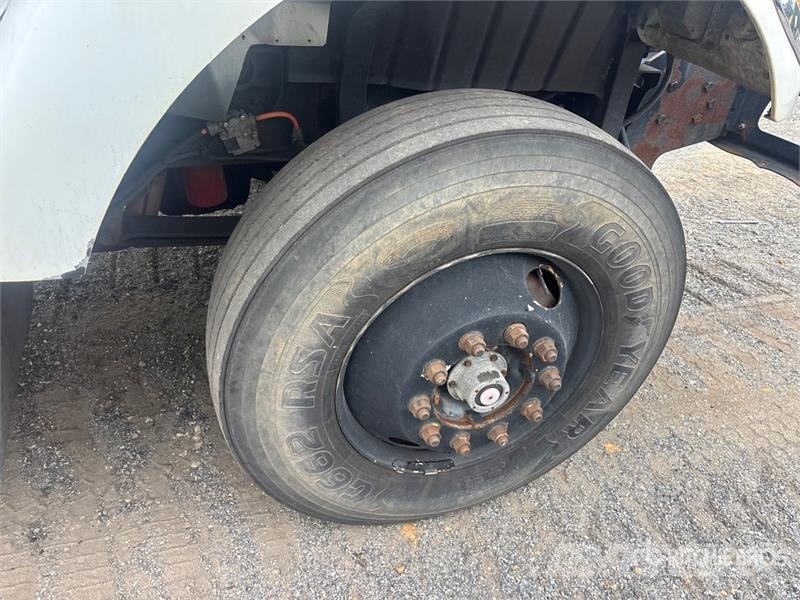 International 7400 自卸式货车