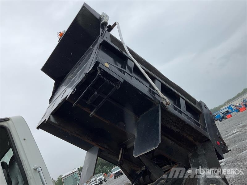 International 7400 Tippbil