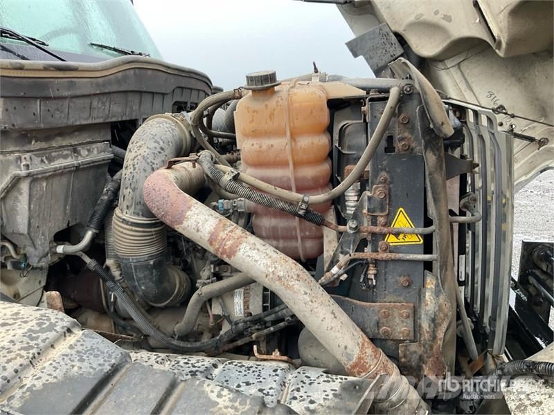 International 7400 Tippbil
