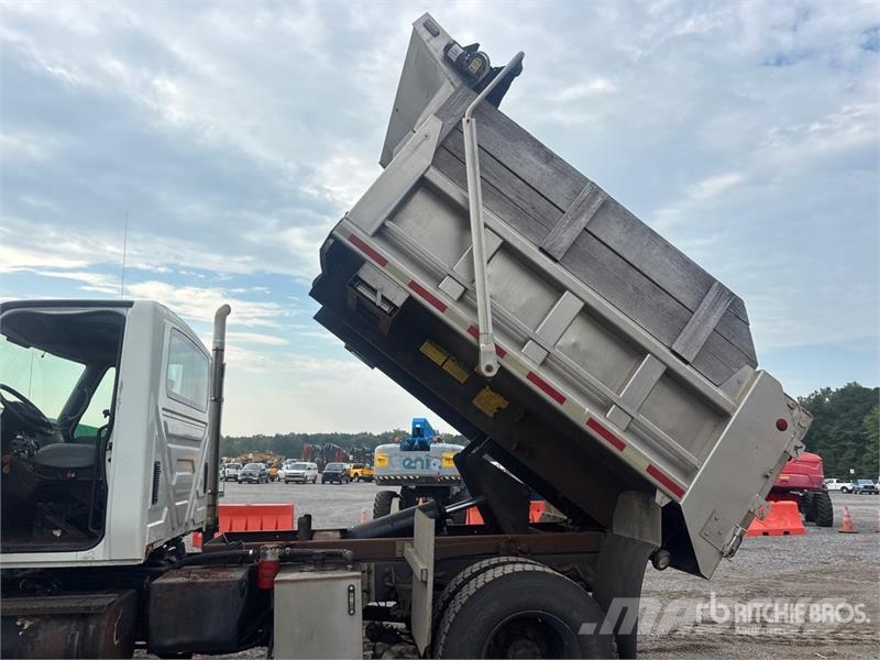 International 7400 自卸式货车