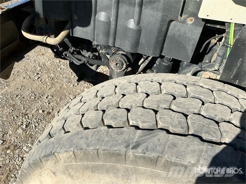 International 7500 21000 L 6x4 Fuel Truck Tankwagen