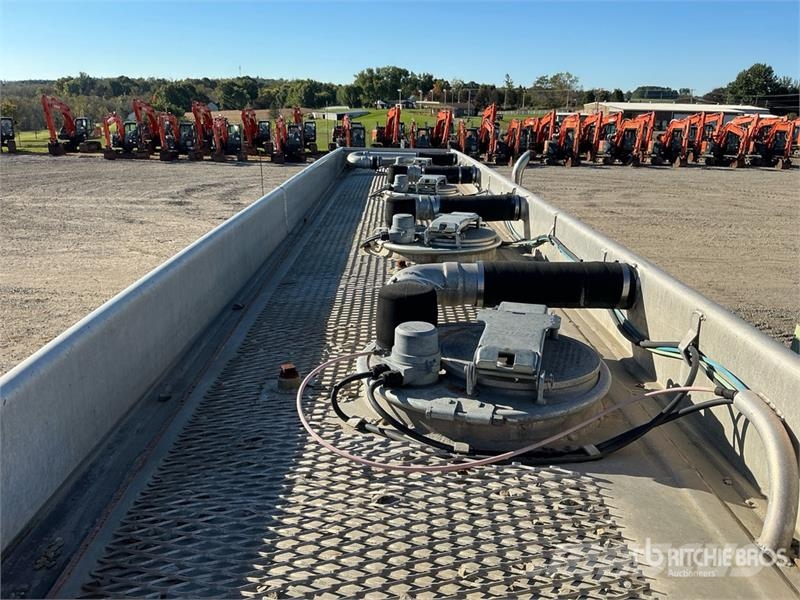 International 7500 21000 L 6x4 Fuel Truck Tankwagen