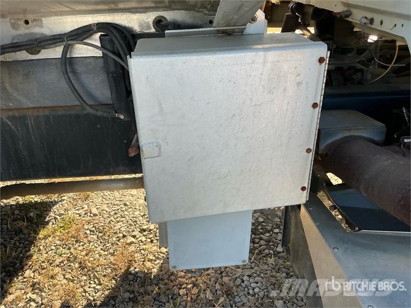 International 7500 21000 L 6x4 Fuel Truck Tankwagen