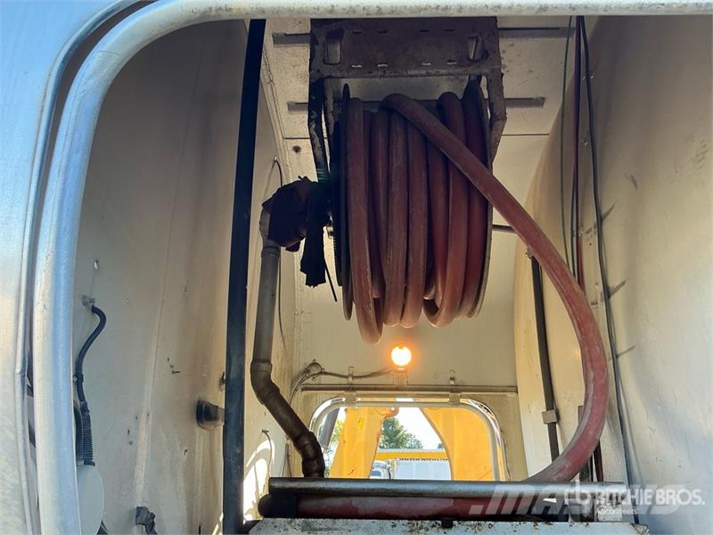 International 7500 21000 L 6x4 Fuel Truck Tankwagen