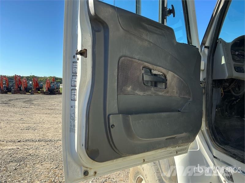 International 7500 21000 L 6x4 Fuel Truck Tankwagen