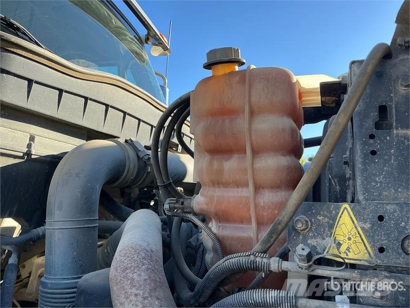 International 7500 21000 L 6x4 Fuel Truck Tankwagen
