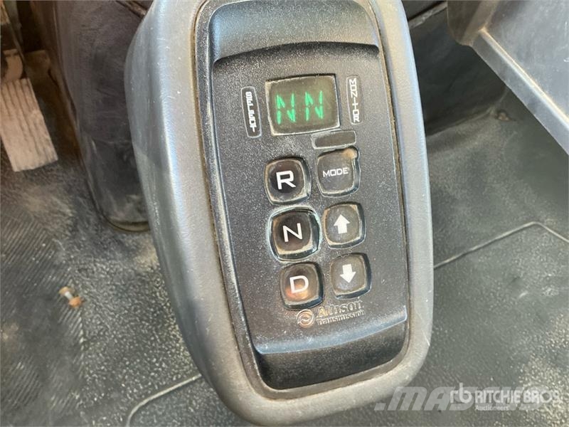 International 7500 21000 L 6x4 Fuel Truck Tankwagen