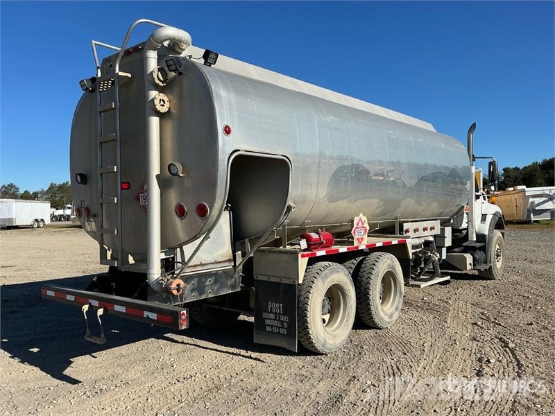 International 7500 21000 L 6x4 Fuel Truck Tankwagen