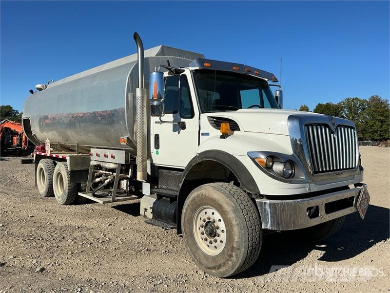 International 7500 21000 L 6x4 Fuel Truck Tankwagen