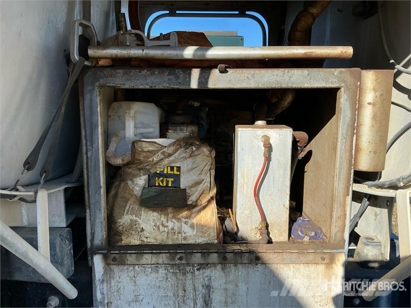 International 7500 21000 L 6x4 Fuel Truck Tankwagen