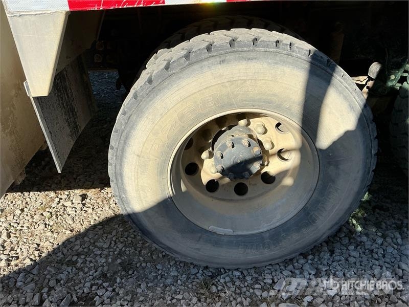 International 7500 21000 L 6x4 Fuel Truck Tankwagen