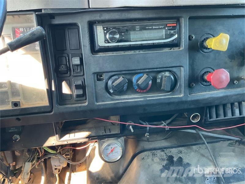 International 8100 Kipper