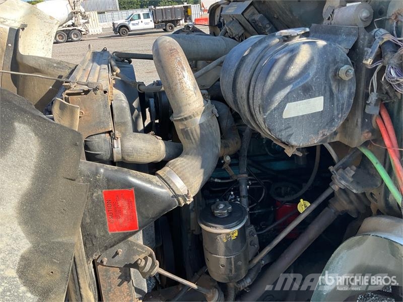 International 8100 Kipper
