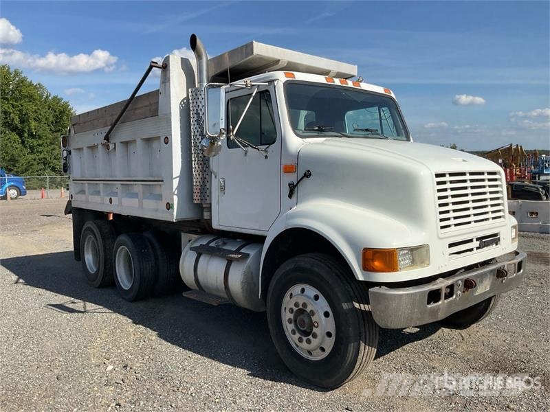 International 8100 Kipper
