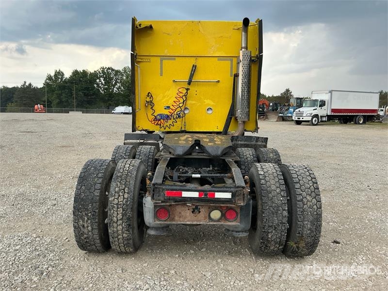International 9900i 6x4 T/A Sleeper Truck Tractor Vlačilci