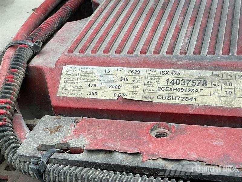 International 9900i 6x4 T/A Sleeper Truck Tractor Vlačilci