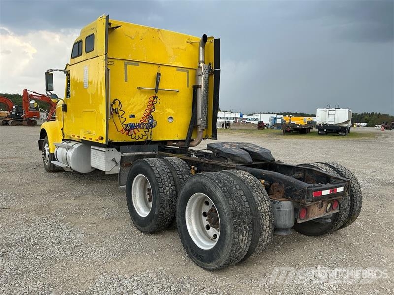 International 9900i 6x4 T/A Sleeper Truck Tractor Vlačilci