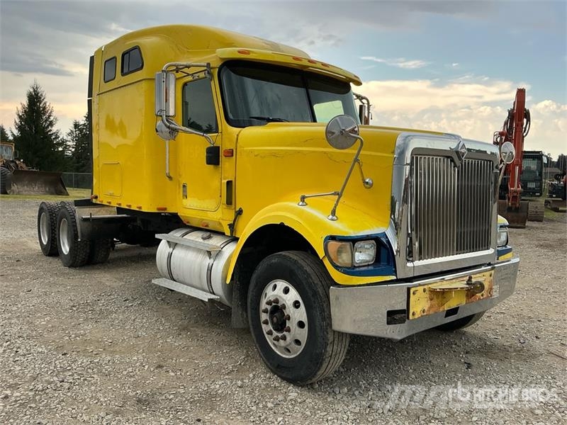 International 9900i 6x4 T/A Sleeper Truck Tractor Vlačilci