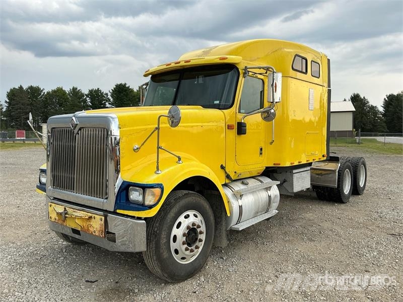 International 9900i 6x4 T/A Sleeper Truck Tractor Vlačilci