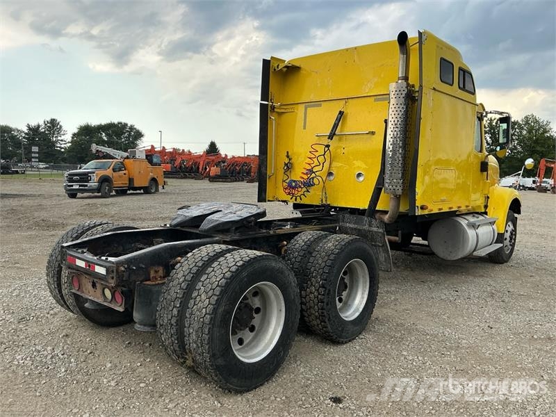International 9900i 6x4 T/A Sleeper Truck Tractor Vlačilci