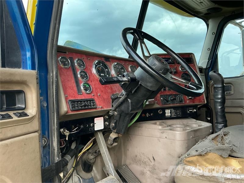 International 9900i 6x4 T/A Sleeper Truck Tractor Vlačilci