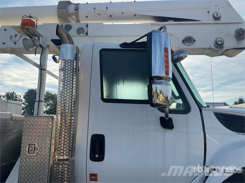 International Altec AA55E 56 ft on International 7500 6x4 Bucke Avtokošare