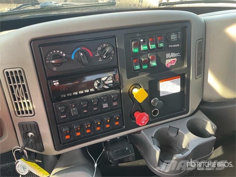 International Altec AA55E 56 ft on International 7500 6x4 Bucke Avtokošare