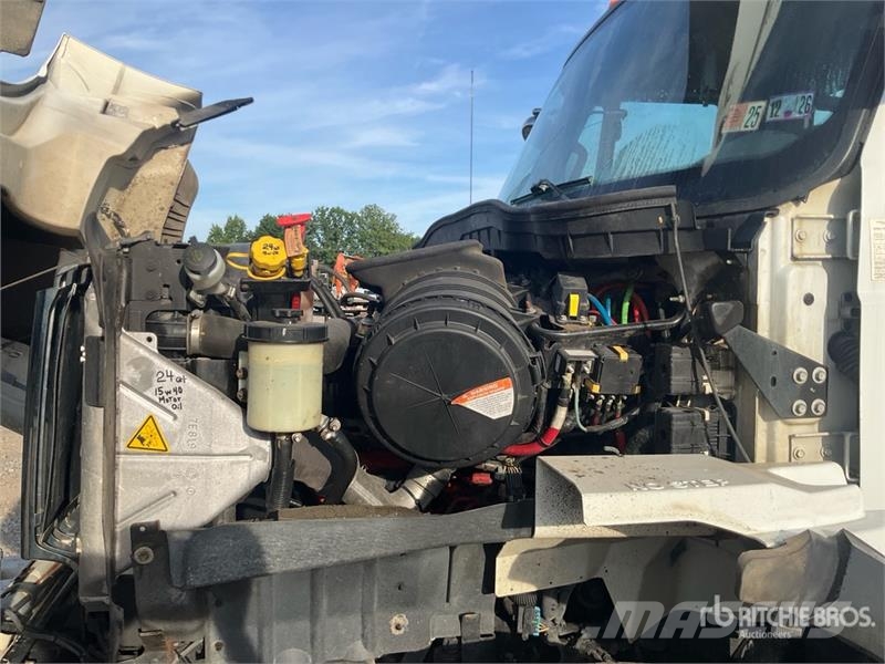 International Altec AA55E 56 ft on International 7500 6x4 Bucke Avtokošare