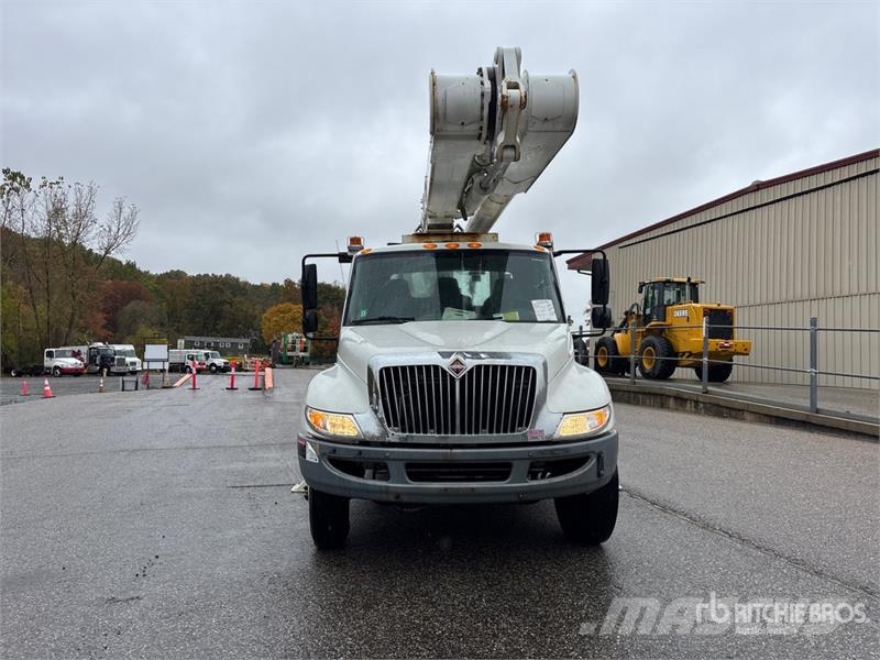 International AM855 55 ft on International 4300 4x2 Bucket Truck Автовишки на базі вантажівки