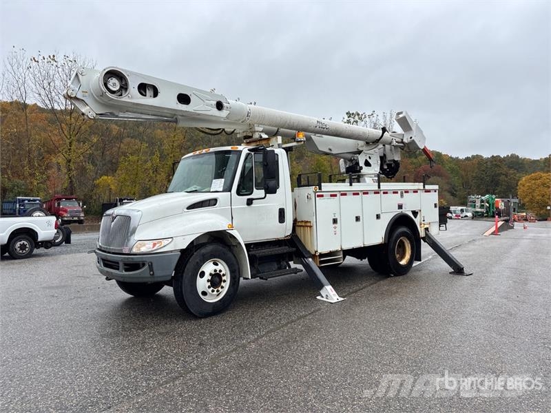 International AM855 55 ft on International 4300 4x2 Bucket Truck Автовишки на базі вантажівки