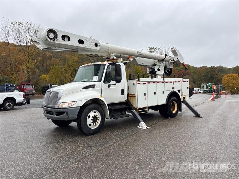 International AM855 55 ft on International 4300 4x2 Bucket Truck Автовишки на базі вантажівки