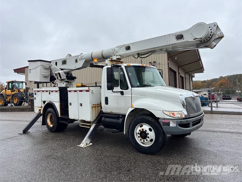 International AM855 55 ft on International 4300 4x2 Bucket Truck Автовишки на базі вантажівки