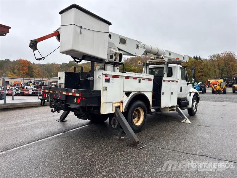 International AM855 55 ft on International 4300 4x2 Bucket Truck Автовишки на базі вантажівки