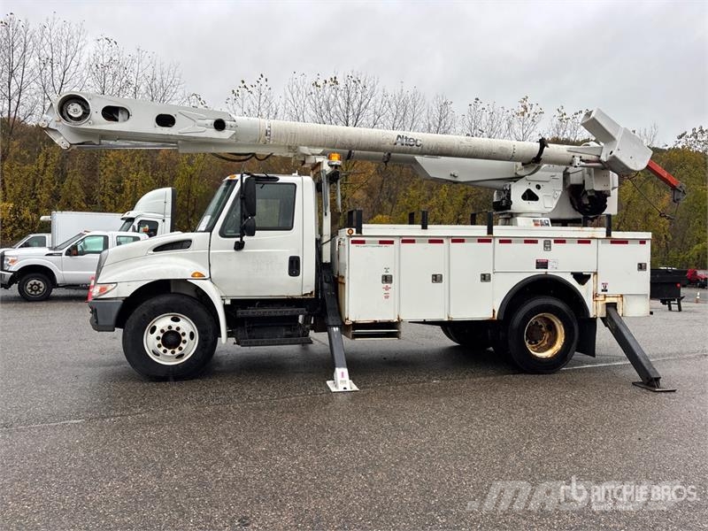 International AM855 55 ft on International 4300 4x2 Bucket Truck Автовишки на базі вантажівки