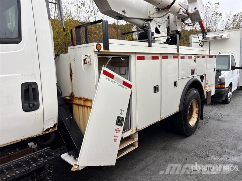 International AM855 55 ft on International 4300 4x2 Bucket Truck Автовишки на базі вантажівки