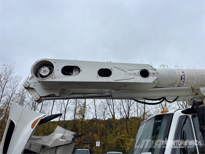 International AM855 55 ft on International 4300 4x2 Bucket Truck Автовишки на базі вантажівки