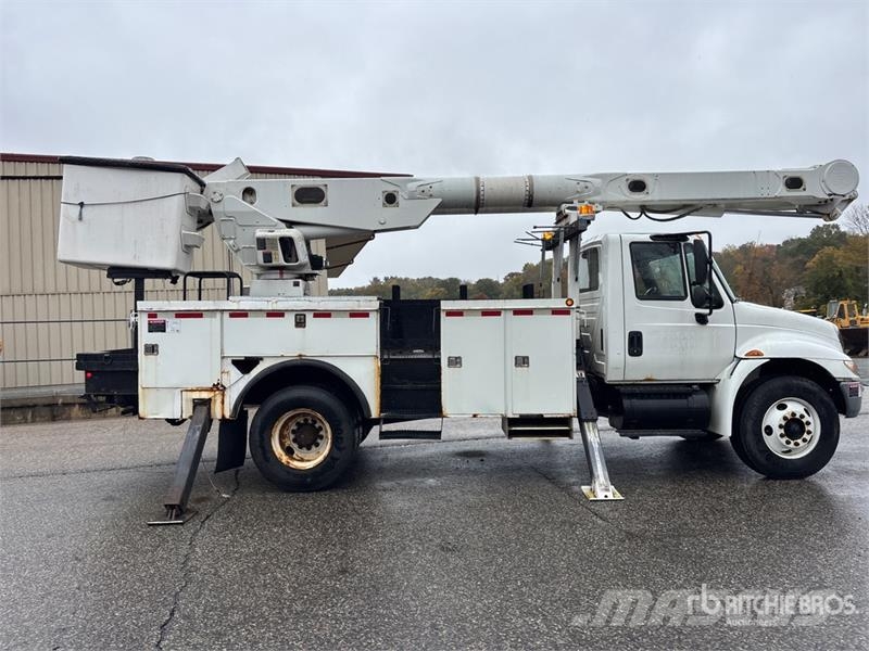 International AM855 55 ft on International 4300 4x2 Bucket Truck Автовишки на базі вантажівки