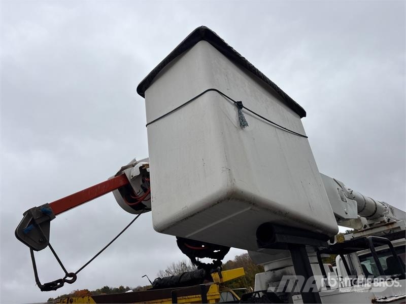 International AM855 55 ft on International 4300 4x2 Bucket Truck Автовишки на базі вантажівки