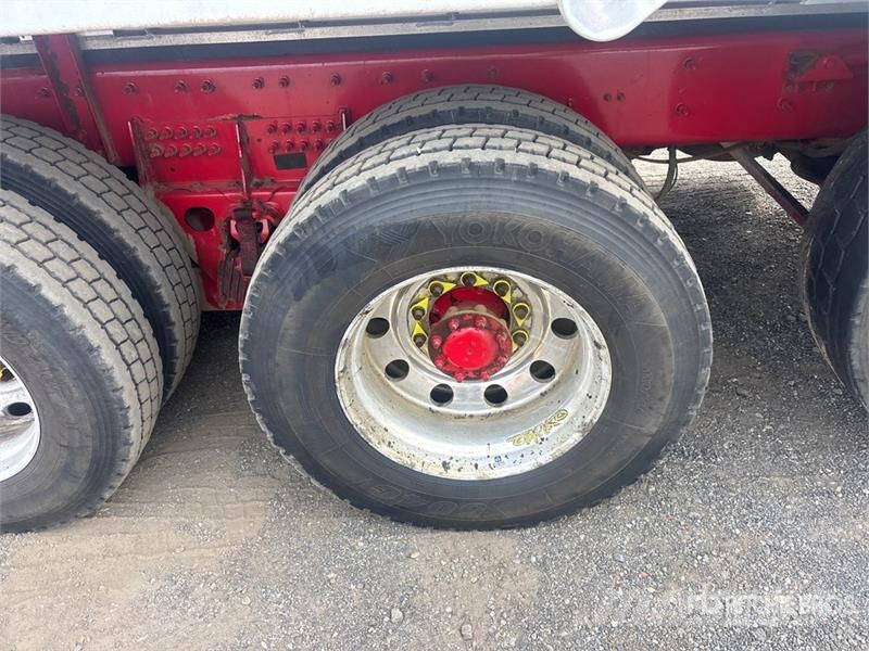 International HX520 8x4 Tri/A Dump Truck Kipper