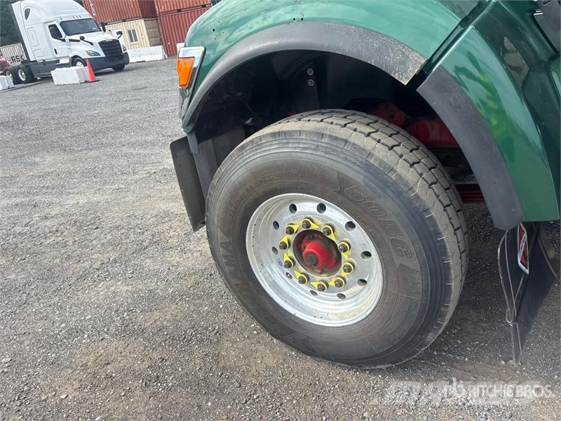 International HX520 8x4 Tri/A Dump Truck Kipper