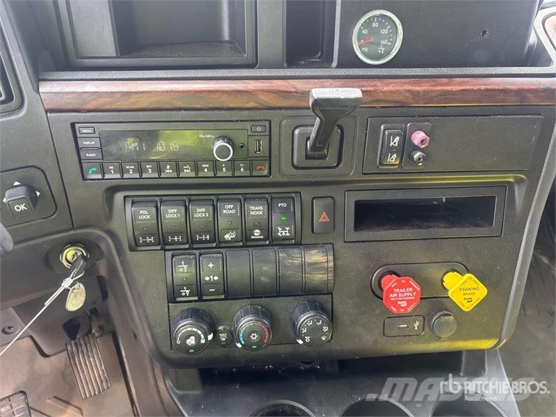 International HX520 8x4 Tri/A Dump Truck Kipper
