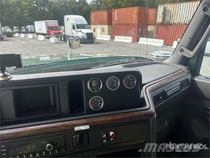 International HX520 8x4 Tri/A Dump Truck Kipper