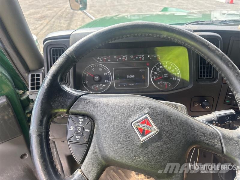 International HX520 8x4 Tri/A Dump Truck Kipper
