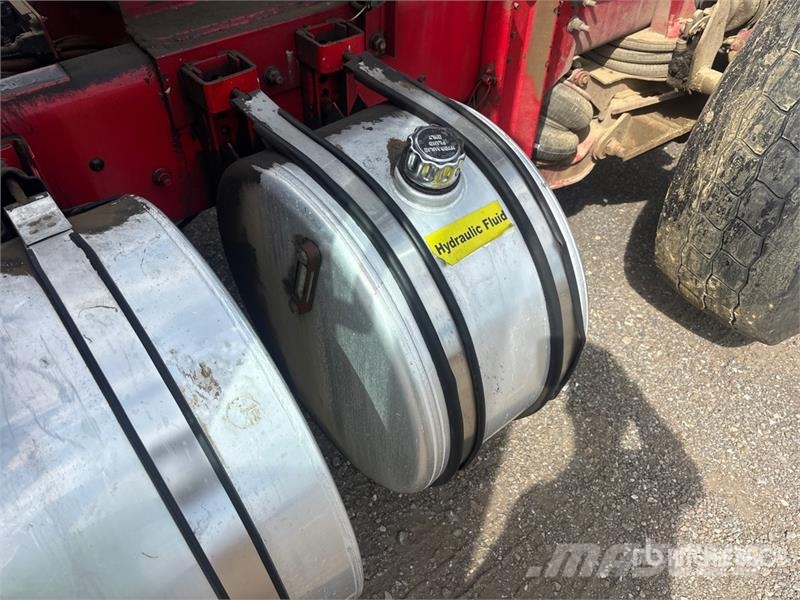International HX520 8x4 Tri/A Dump Truck Kipper
