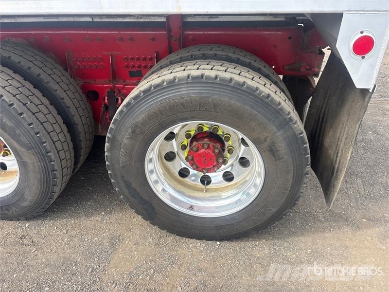 International HX520 8x4 Tri/A Dump Truck Kipper