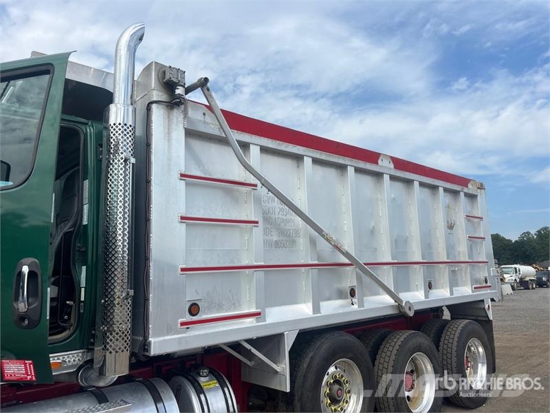 International HX520 8x4 Tri/A Dump Truck Kipper