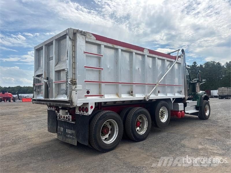 International HX520 8x4 Tri/A Dump Truck Kipper