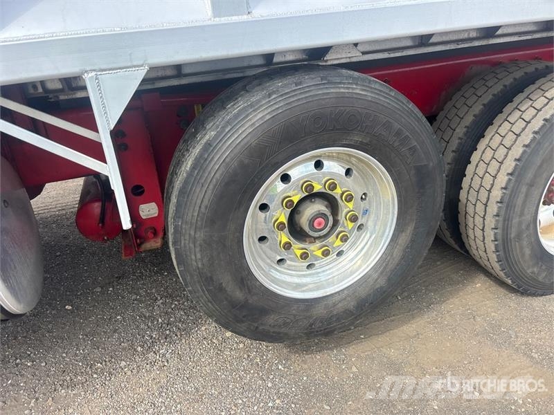 International HX520 8x4 Tri/A Dump Truck Kipper