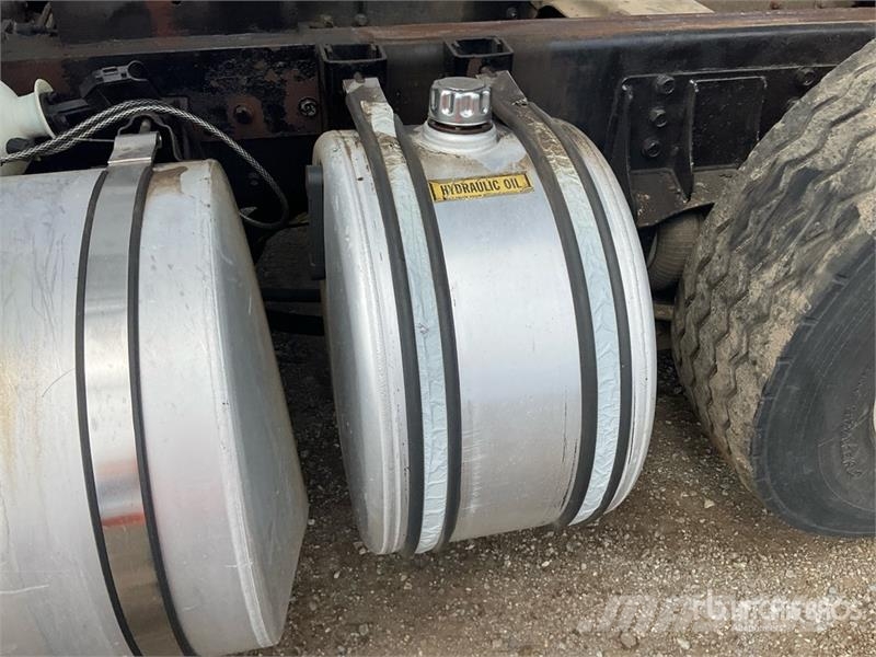 International HX520 Tri/A Dump Truck Kipper