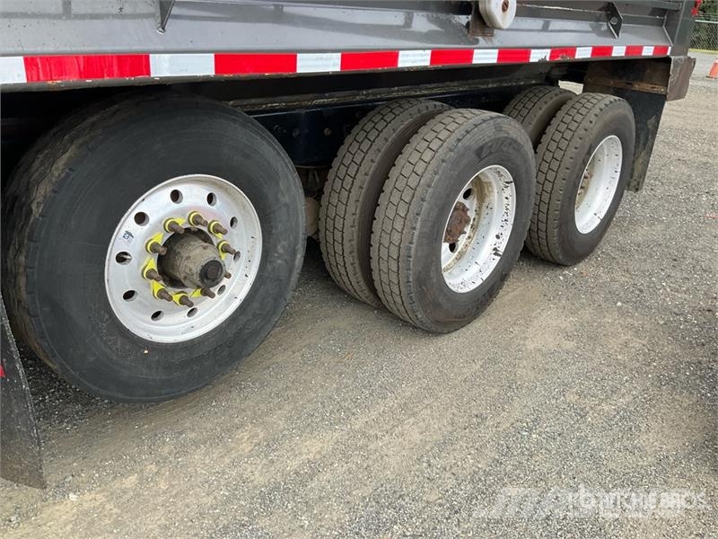 International HX520 Tri/A Dump Truck Kipper